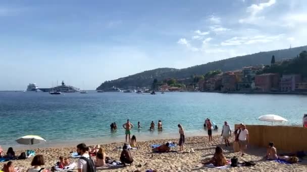 Toeristen Genieten Van Zomer Plage Des Bains Villefranche Sur Mer — Stockvideo