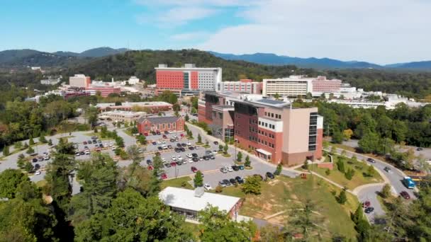 Drone Video Mission Hospital Asheville Sunny Summer Day — стокове відео