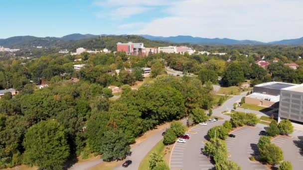 Drone Video Dolly Skott Mission Hospital Asheville Soliga Sommardagen — Stockvideo