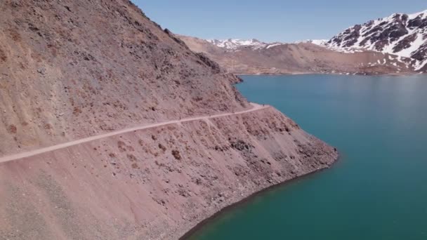 Menschen Die Tagsüber Camino Embalse Yeso Chile Spazieren Gehen Antenne — Stockvideo