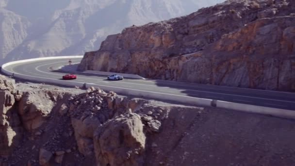 Supersamochody Ferrari Mclaren Drodze Jebel Jais Zjednoczonych Emiratach Arabskich Zamknięte — Wideo stockowe