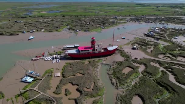 Jasnoczerwony Statek Tollesbury Zacumowany Bagnach Essex Widok Lotu Ptaka — Wideo stockowe