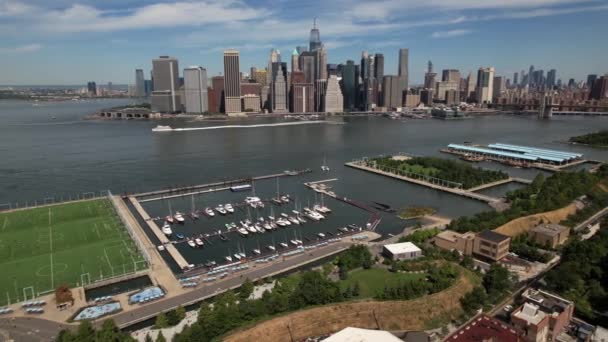 Een Vanuit Lucht Uitzicht Brooklyn Een Prachtige Dag Met Blauwe — Stockvideo
