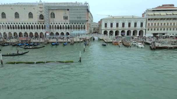 Aerial San Marco Ponte Rialto Canais Veneza Itália Dia Nublado — Vídeo de Stock