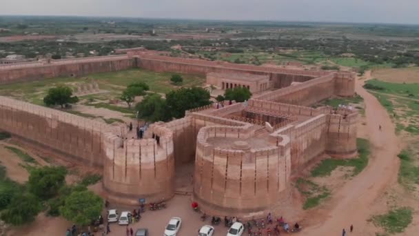 Drone Rotates Clockwise Capture Umarkot Fort Amarkot Fort Numerous Tourist — Video