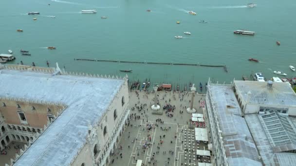 Aerial San Marco Rialto Bridge Canals Venice Italy Cloudy Day — Vídeo de stock