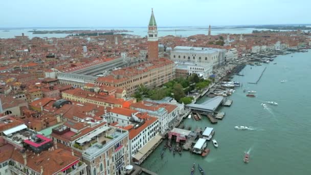 Antenne Von San Marco Der Rialto Brücke Und Den Kanälen — Stockvideo