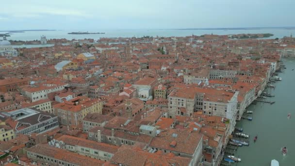 Air San Marco Rialto Bridge Canals Venice Italy Похмурий День — стокове відео