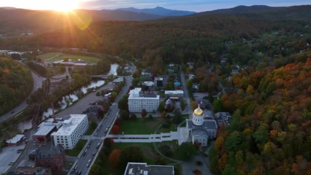 Downtown Monteplier Vermont State Capitol Building Capital Autumn Sunset Aerial — Vídeos de Stock