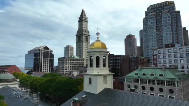 Aerial Establishing Shot Downtown Boston Massachusetts Gold Dome Faneuil Hall — Stock Video