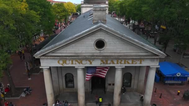 Famous Quincy Market Boston Aerial Reveal American Usa Flag Freedom — Vídeos de Stock