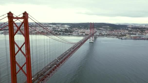 Sorvolando Aprile Bridge Lisbona Portogallo — Video Stock