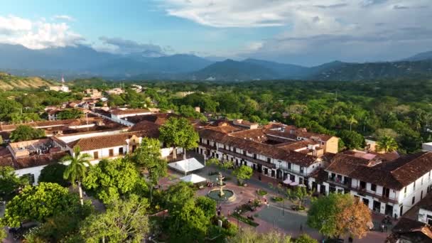 Widok Lotu Ptaka Plac Budynki Kolonialne Santa Antioquia Kolumbia Słoneczny — Wideo stockowe