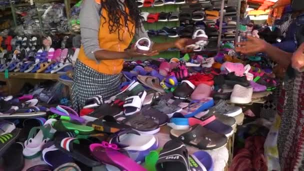 Schoenenmarkt Aan Rand Van Addis Abeba Ethiopië — Stockvideo