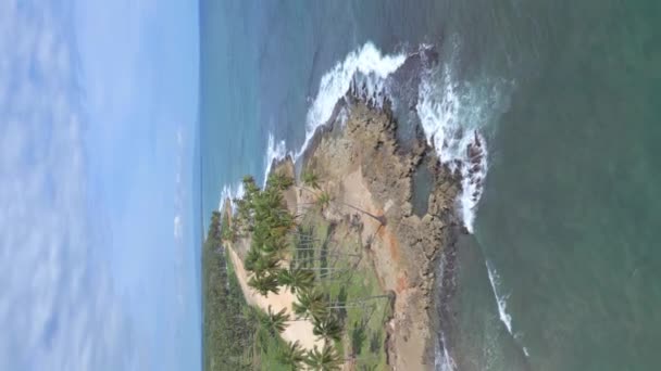 空中俯瞰海浪冲撞大海的景象 多米尼加共和国之旅 Dominican Republic Tour — 图库视频影像