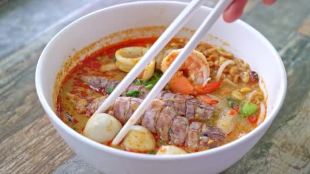 Fűszeres Tenger Gyümölcsei Tészta Thai Stílusban — Stock videók