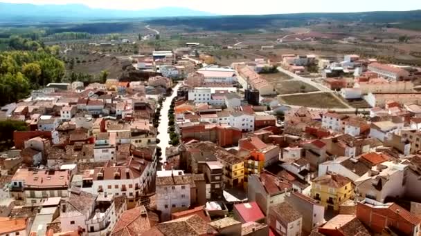 Panning Shot Vibrant Village Landete Cuenca Red Tile Roof Houses — Stock Video