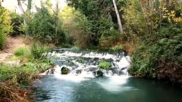 Low Shot Algarra River Water Flowing Small Waterfall — Vídeo de stock