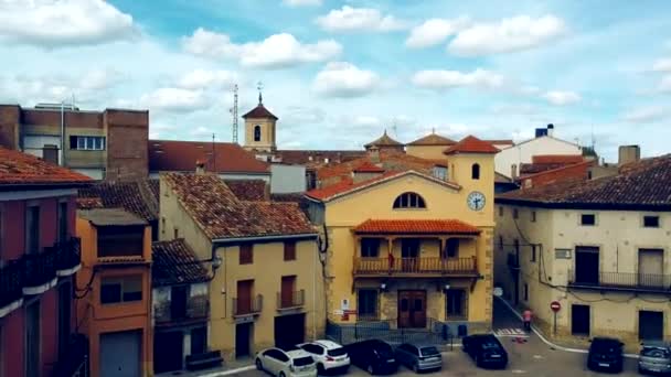 Felemelkedve Hogy Felfedje Hagyományos Spanyol Templom Harangtorony Egy Kék Nap — Stock videók