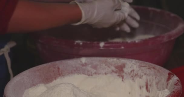 Manos Poniendo Harina Tazón Grande Para Preparación Masa Hacer Albóndigas — Vídeos de Stock