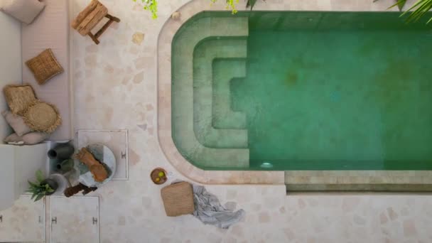 Antenn Toppen Ner Bohemiska Möbler Bredvid Tropisk Pool Vit Bali — Stockvideo