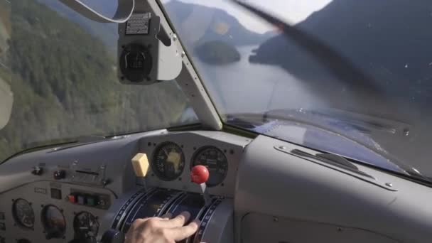 Cockpit Havilland Dhc Beaver Floatplane Sobrevoando Lago — Vídeo de Stock