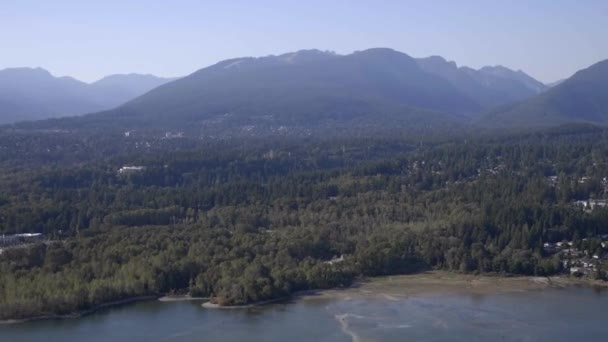 Горный Ландшафт Британской Колумбии Солнечный День Воздушный — стоковое видео