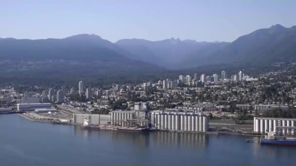 Βόρεια Vancouver Waterside Φόντο Βουνό Εναέρια Από Αεροπλάνο — Αρχείο Βίντεο