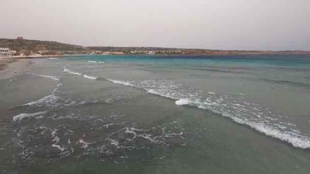 Mellieha Bay Στη Μάλτα Μια Μέρα Ανέμου Πλάνα Timelapse — Αρχείο Βίντεο
