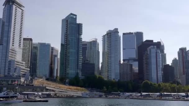 Skyline Van Vancouver City Met Watervliegtuigen Het Havenvliegcentrum — Stockvideo