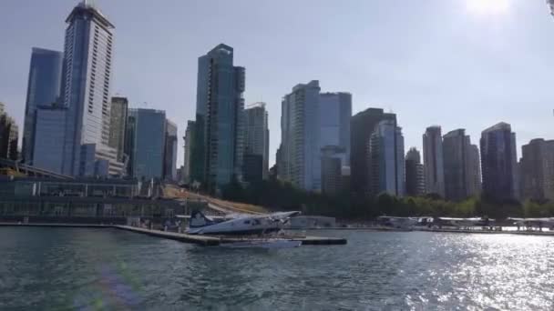 Pesawat Seaplane Docked Dermaga Vancouver Harbour Flight Centre Tampilan Dari — Stok Video