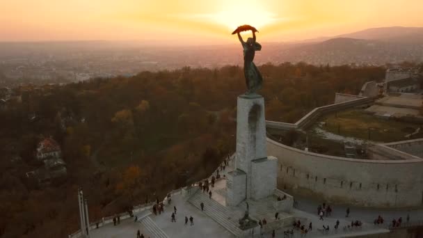 Socha Svobody Shora Západu Slunce Budapešť Maďarsko — Stock video