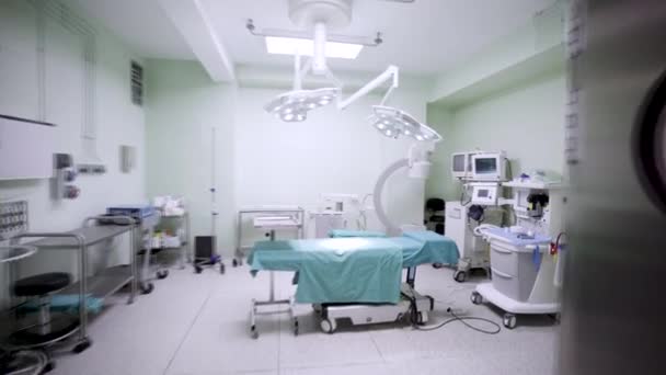 Sanitära Operationssalen Visar Upp Sjukhusutrustning — Stockvideo