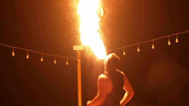 Fire Breather Performance Safari Adventures Show Dubai Uae 2022 — Stok Video