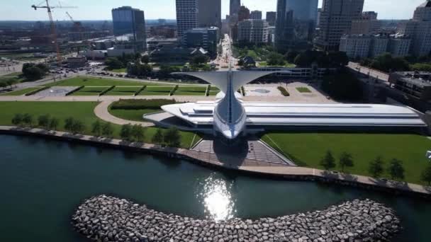 美国温州密歇根湖畔密尔沃基现代艺术博物馆建筑的空中俯瞰 — 图库视频影像