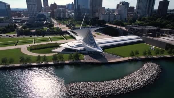 Milwaukee Wisconsin Usa Luftaufnahme Des Kunstmuseums Moderne Gebäude Ufer Des — Stockvideo