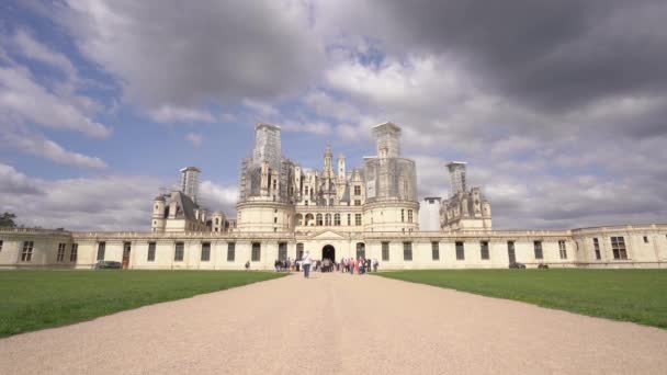 在法国 在阴天的白天 尚博尔德城堡 — 图库视频影像