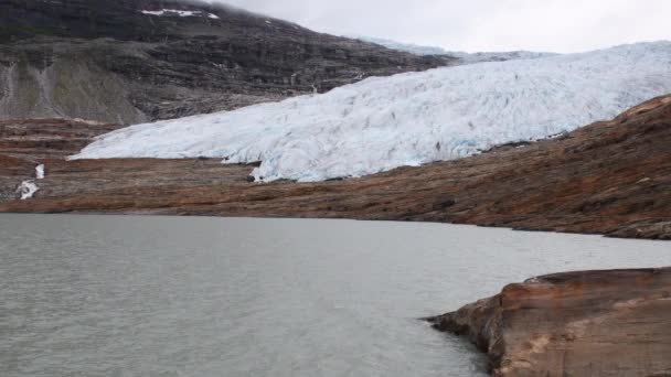 Svartissen Gleccser Olvad Éghajlatváltozás Tönkreteszi Természet Ökológiai Rendszereit Víz Jégtakaróból — Stock videók