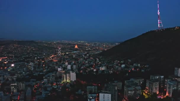 Naturskön Utsikt Över Tbilisi Stad Och Mtatsminda Berg — Stockvideo