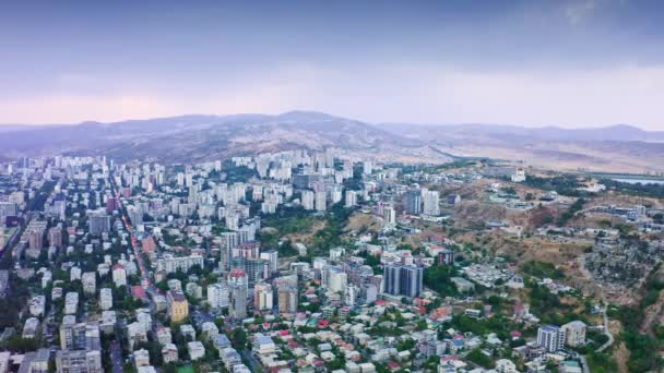 Panoramisch Stadsgezicht Van Tbilisi Woonwijken Straten Drone Shot — Stockvideo