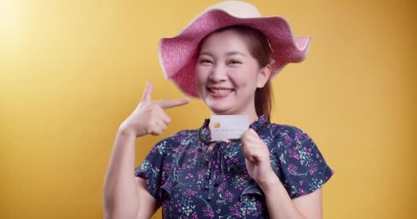 Attractive Young Asian Woman Hat Holds Credit Card Shopping Payment — Stock Video