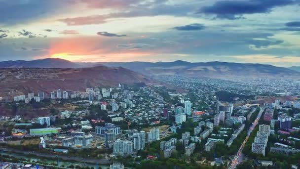 Vista Aérea Cenários Pôr Sol Bairros Centro Tbilisi Ruas Movimentadas — Vídeo de Stock