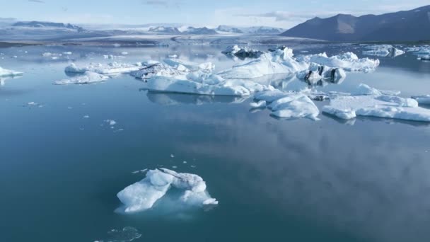 Icebergs Floating Waters Jokulsarlon Glacier Lagoon Vatnajokull National Park Iceland — Vídeo de stock