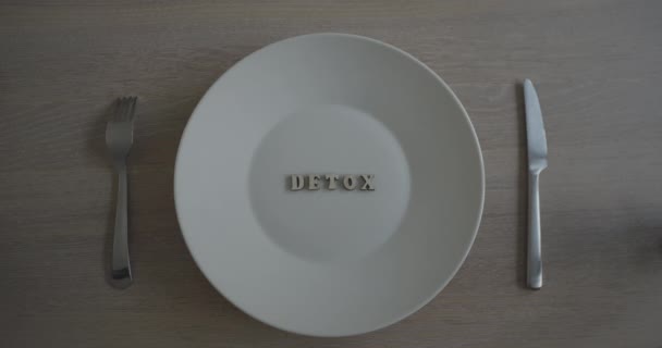 Rękawiczka Zdejmująca Osłonę Pustego Talerza Koncepcja Diety Detox Statyczne Widok — Wideo stockowe