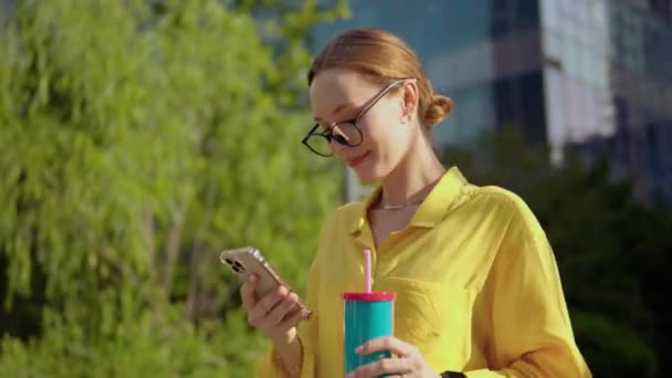 Portrait Happy Hipster Woman Typing Mobile Phone Outdoors Closeup Cheerful — Video