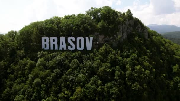 Tiro Aéreo Del Famoso Hollywood Como Señal Brasov Transilvania Rumania — Vídeo de stock