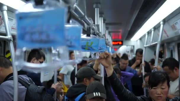 Passeggeri All Interno Del Treno Della Metropolitana Kunming Yunnan Cina — Video Stock