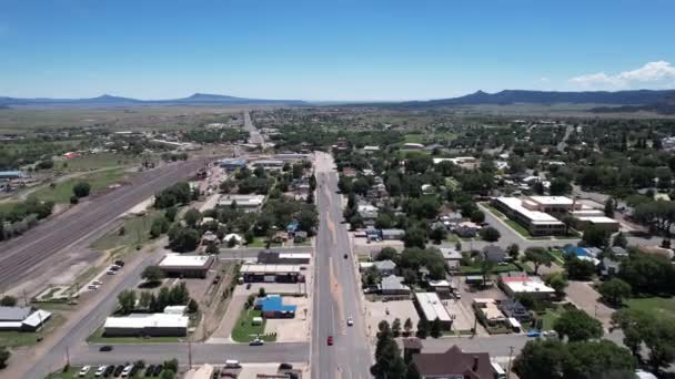Raton New Mexico Usa 공중에서 스케이프 거리에 고속도로 — 비디오