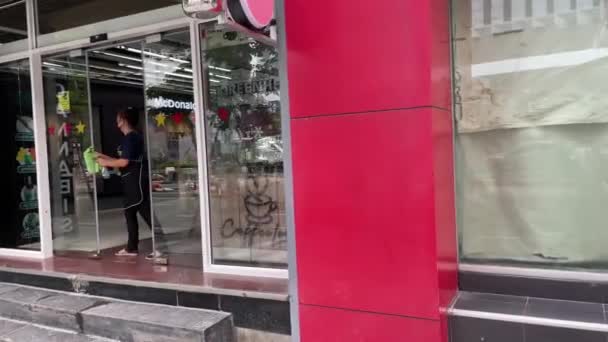 曼谷Silom的新大麻商店 大麻合法化 潘宁铅球 — 图库视频影像
