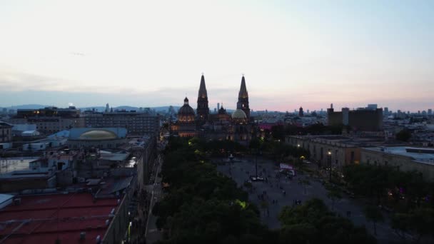 Letecký Pohled Náměstí Plaza Liberacin Směrem Katedrále Guadalajara Večer Mexiku — Stock video